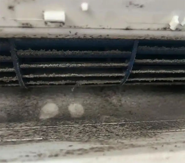 津南空调吹的风有股烧焦味是怎么回事